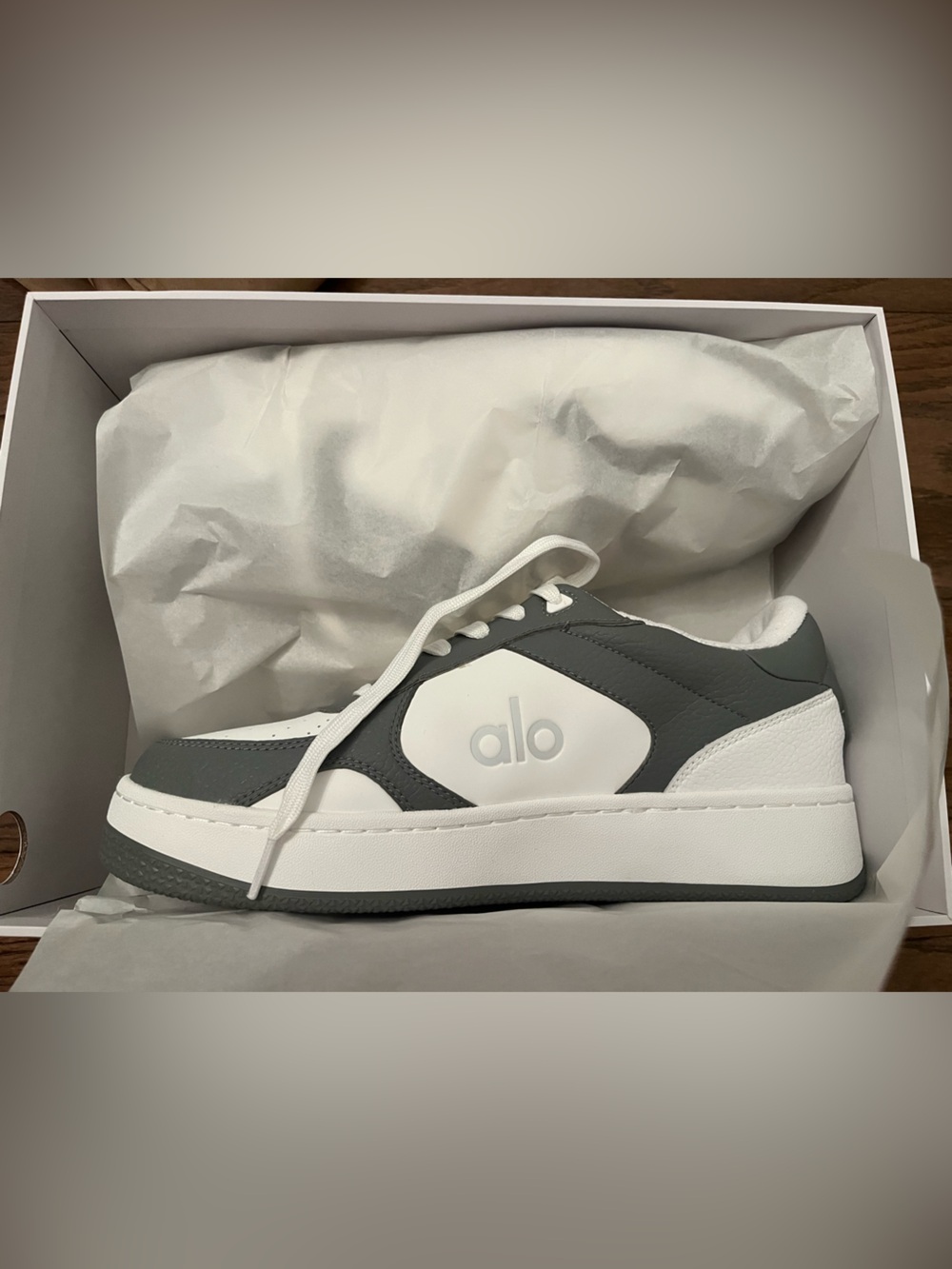 New in box Alo Recovery Mode sneaker. Grey/white. M9.5